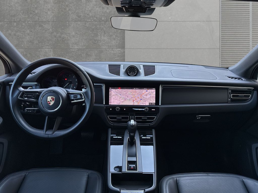 Porsche Macan 2023 г. Серый, пробег 44445 км