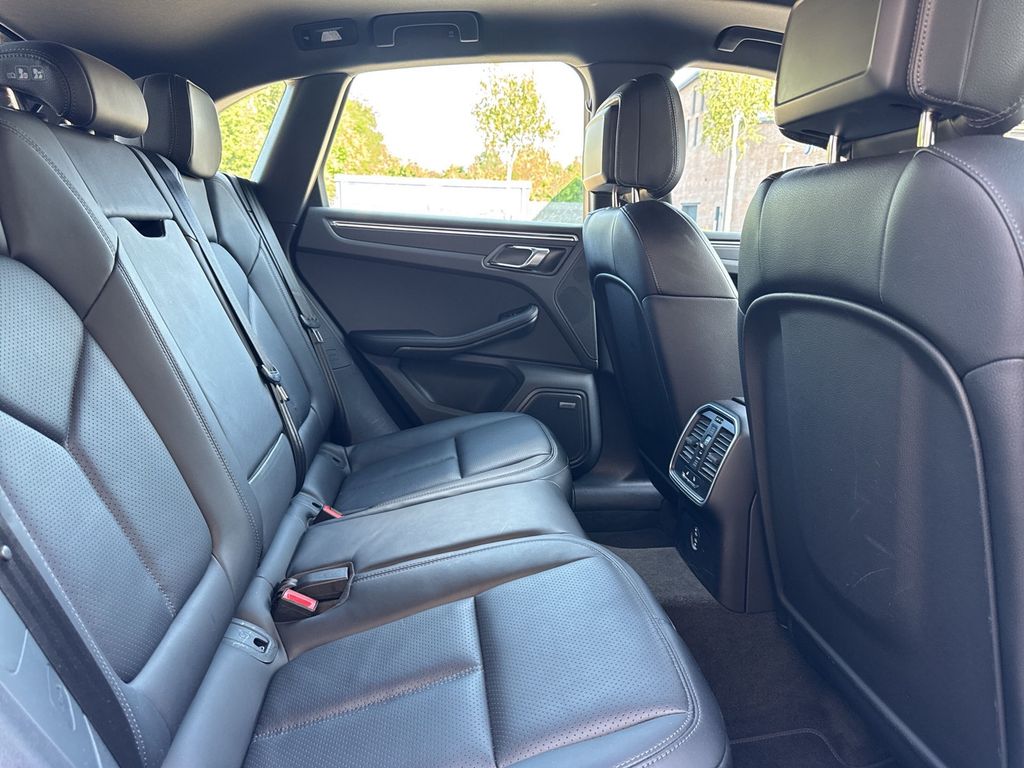Porsche Macan 2023 г. Серый, пробег 44445 км