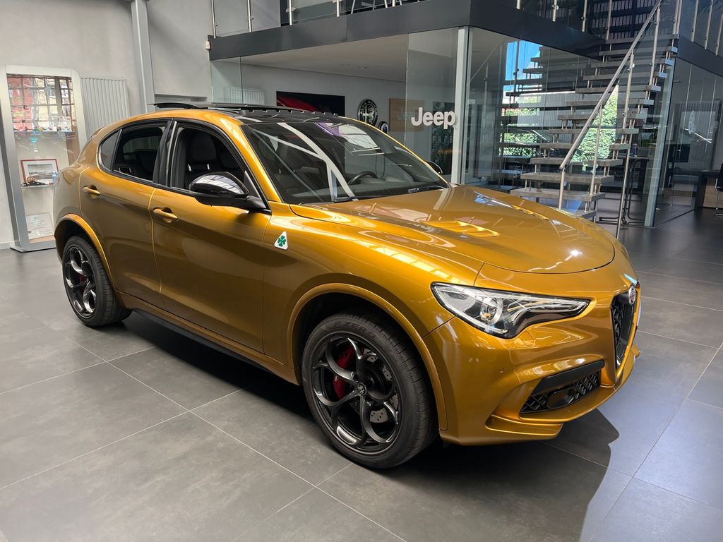 Alfa Romeo Stelvio 2023 г. Золотистый, пробег 36748 км