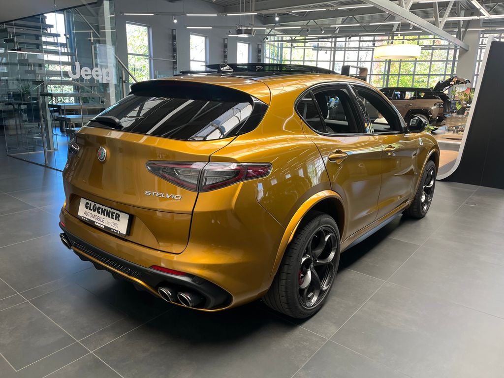 Alfa Romeo Stelvio 2023 г. Золотистый, пробег 36748 км