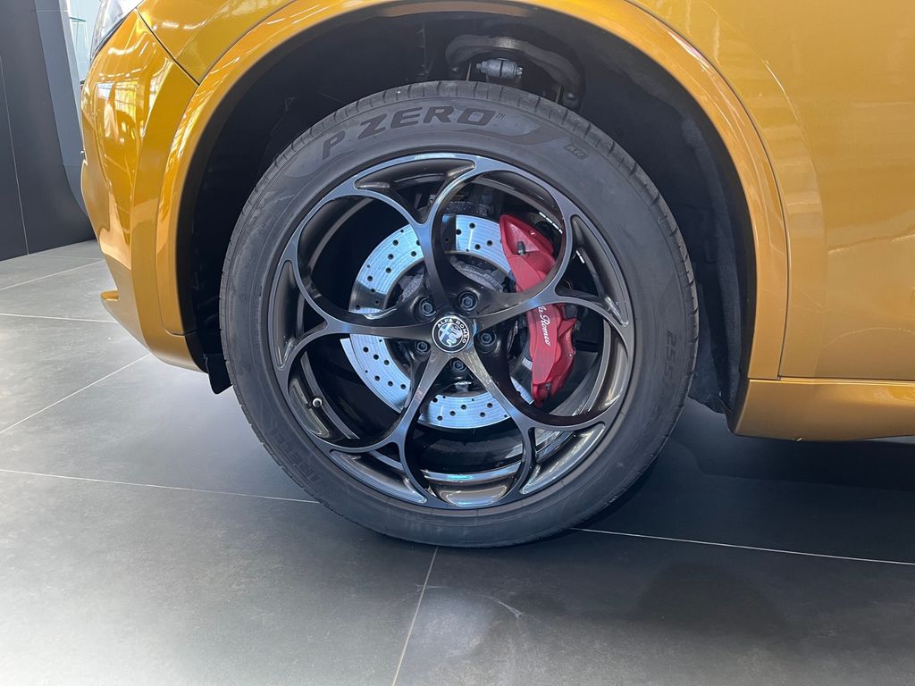 Alfa Romeo Stelvio 2023 г. Золотистый, пробег 36748 км