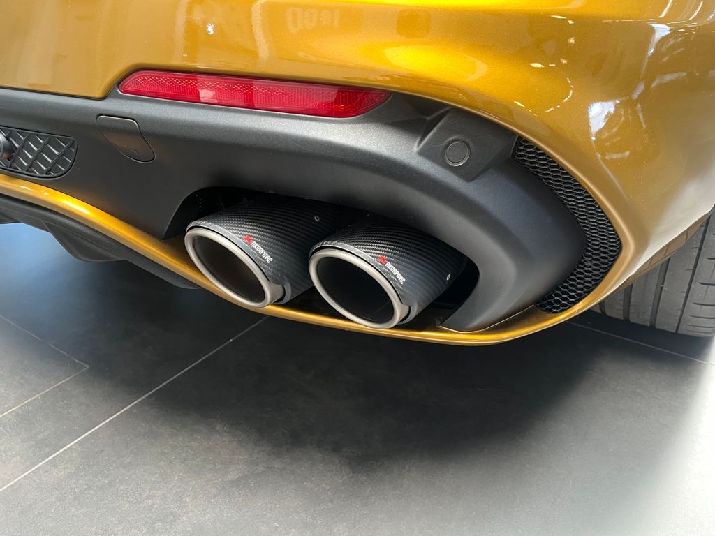 Alfa Romeo Stelvio 2023 г. Золотистый, пробег 36748 км