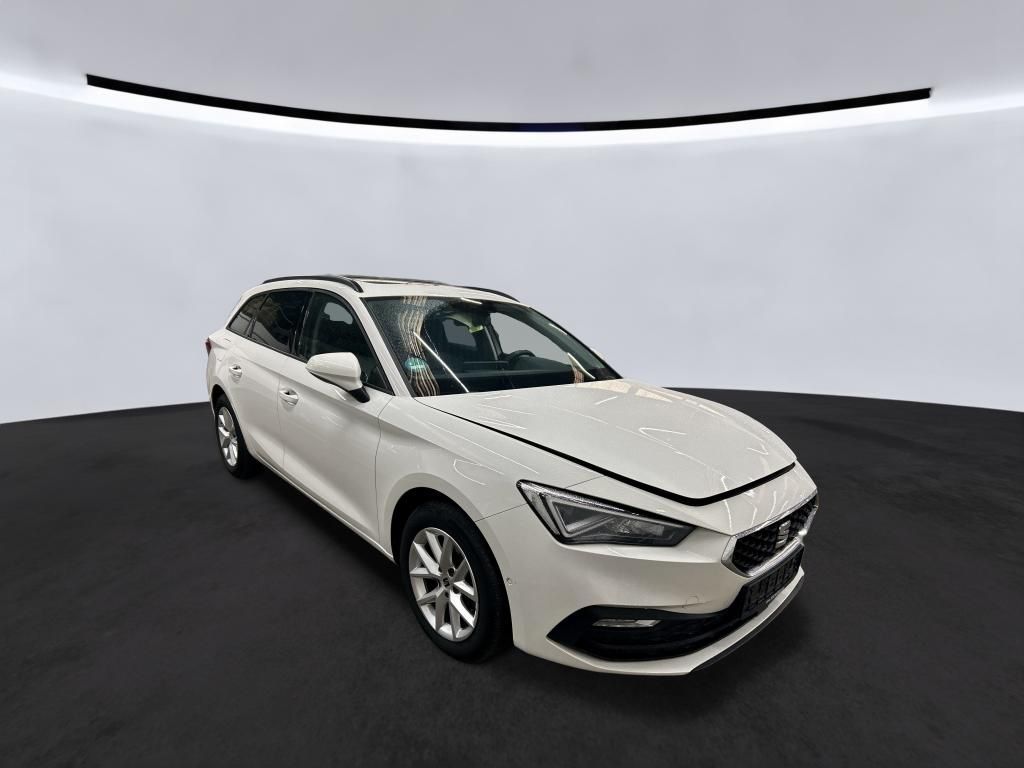 SEAT Leon 2023 г. Белый, пробег 51702 км