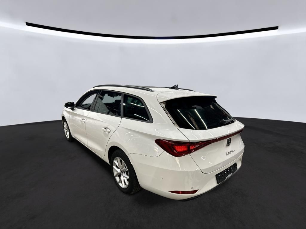 SEAT Leon 2023 г. Белый, пробег 51702 км