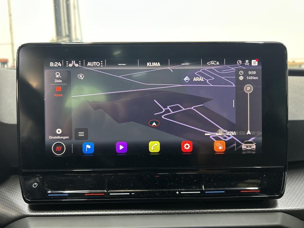 SEAT Leon 2023 г. Белый, пробег 51702 км