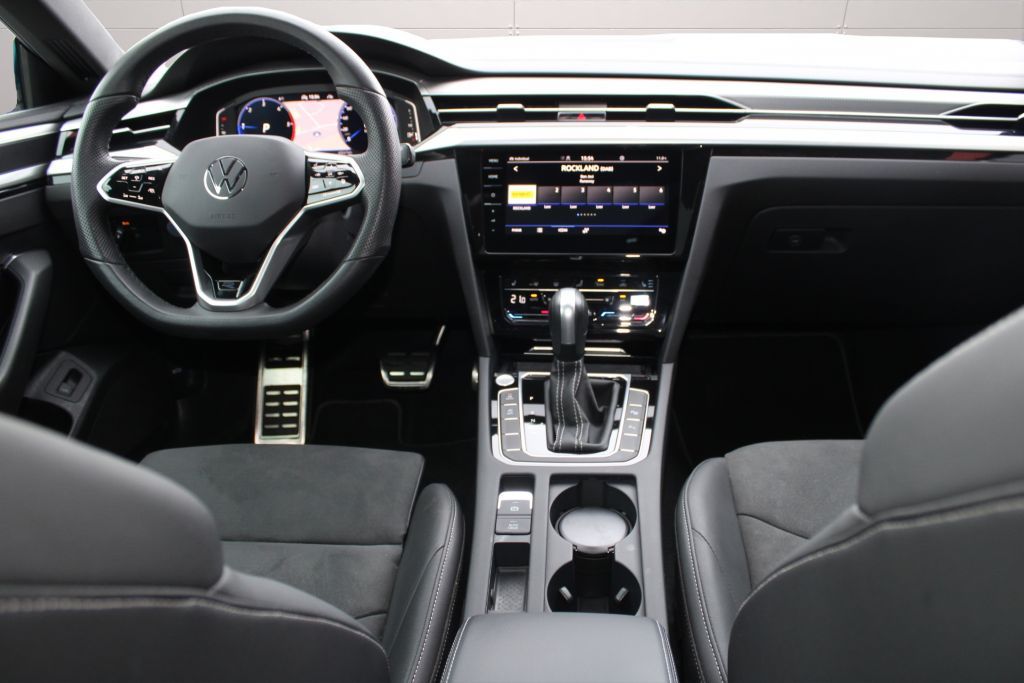 Volkswagen Arteon 2024 г. Синий, пробег 40238 км