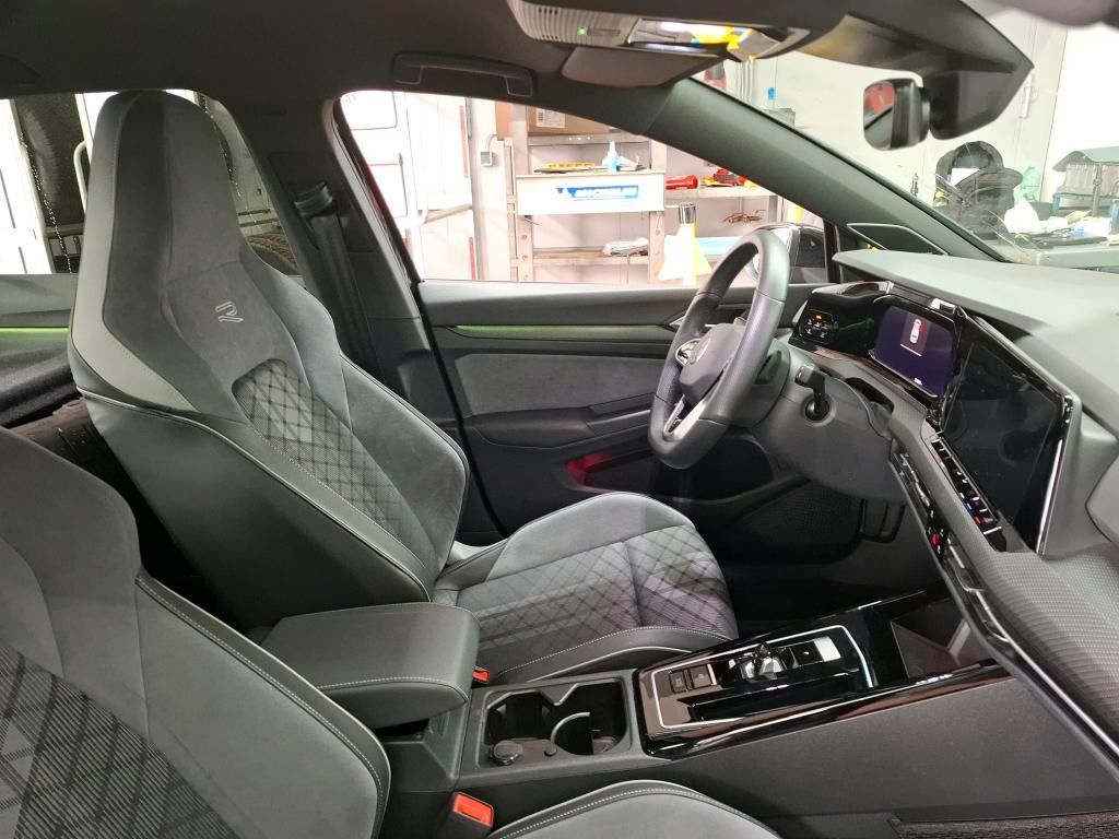 Volkswagen Golf 2024 г. Чёрный, пробег 34765 км