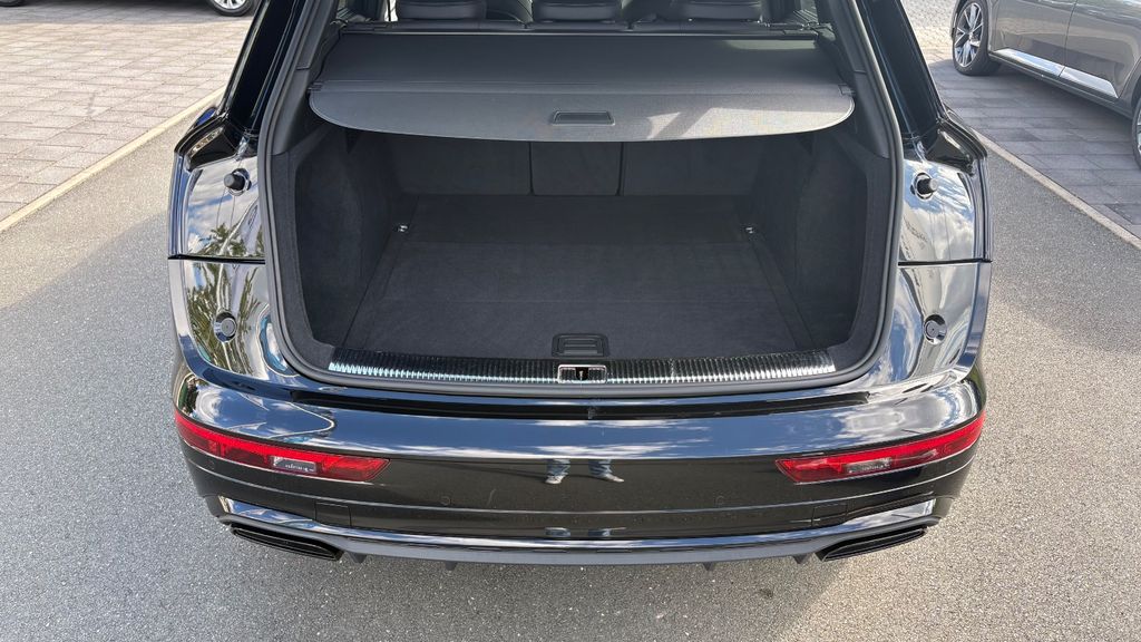 Audi Q5 2021 г. Чёрный, пробег 55625 км