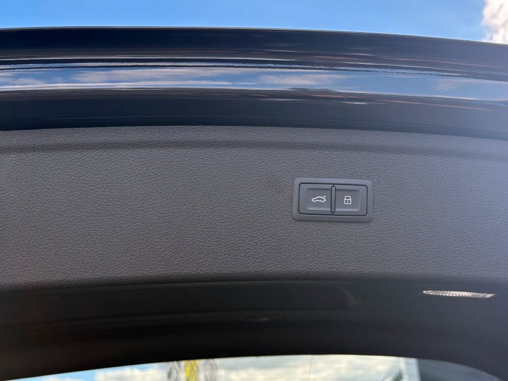 Audi Q5 2021 г. Чёрный, пробег 55625 км