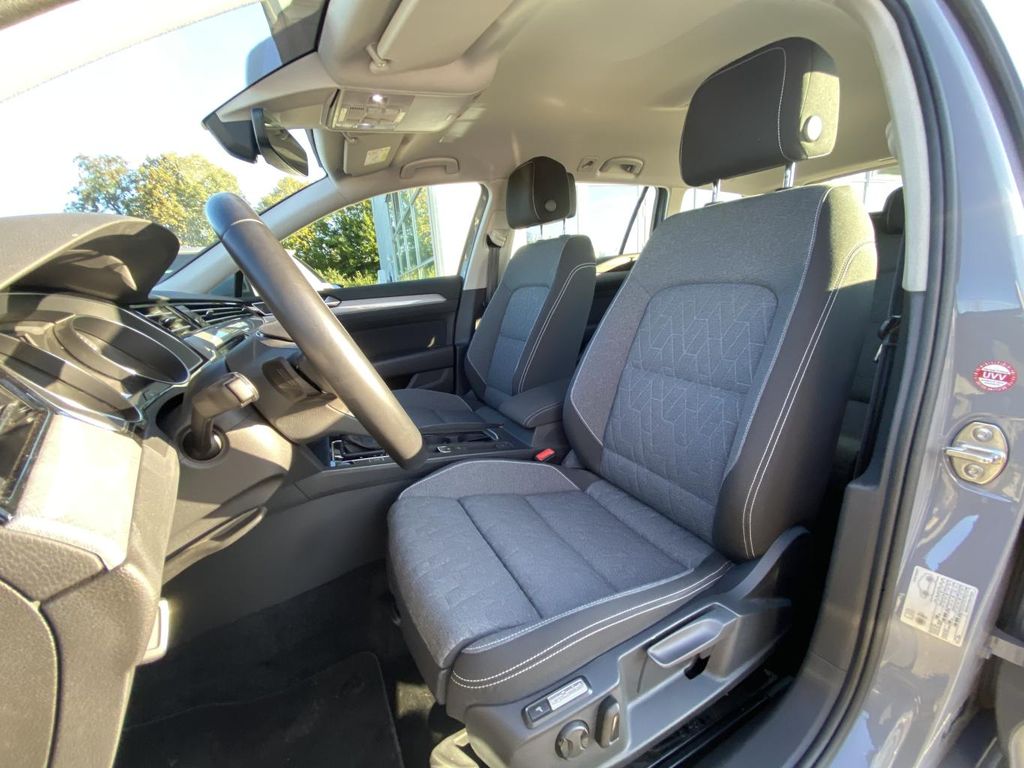 Volkswagen PASSAT VARIANT 2023 г. Серый, пробег 55554 км