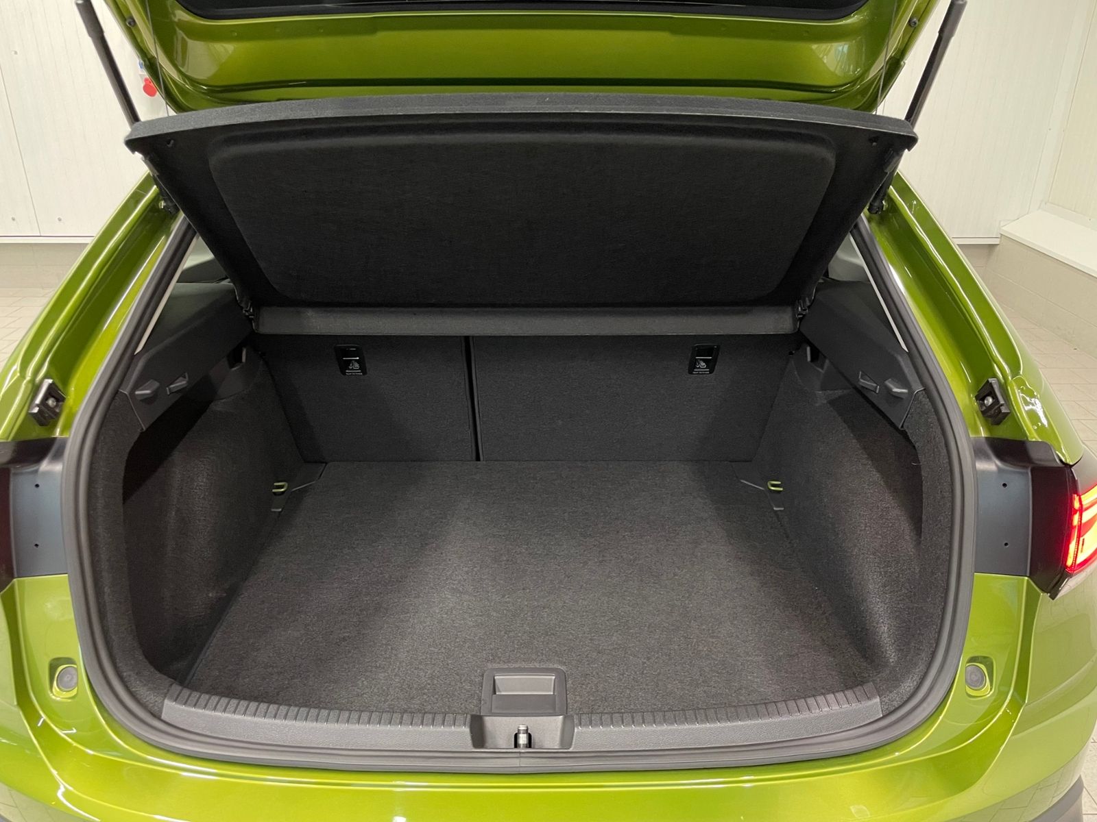 Volkswagen Taigo 2023 г. Зелёный, пробег 11955 км