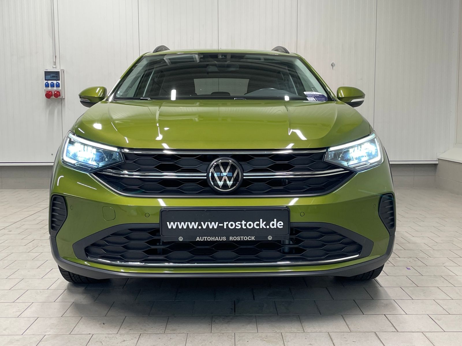 Volkswagen Taigo 2023 г. Зелёный, пробег 11955 км