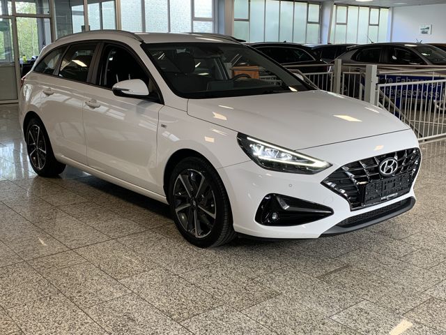 Hyundai i30 2023 г. Белый, пробег 58800 км