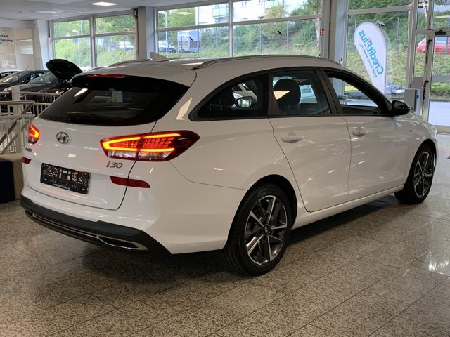 Hyundai i30 2023 г. Белый, пробег 58800 км