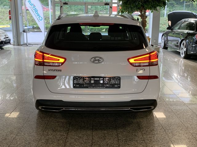 Hyundai i30 2023 г. Белый, пробег 58800 км