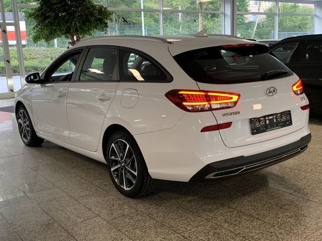 Hyundai i30 2023 г. Белый, пробег 58800 км