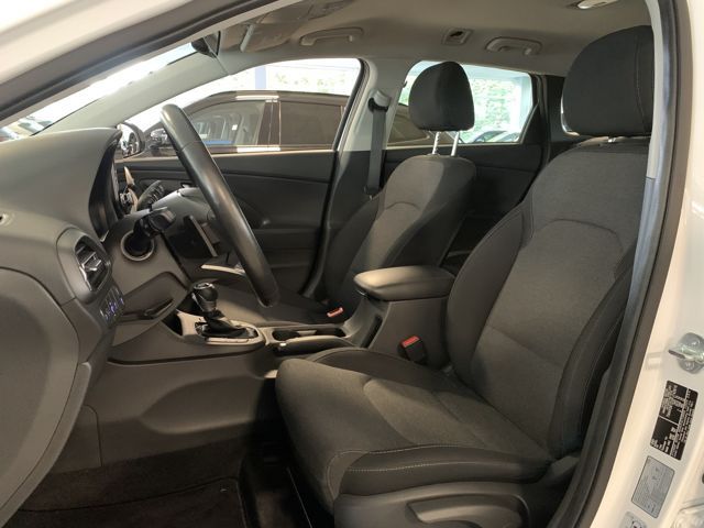 Hyundai i30 2023 г. Белый, пробег 58800 км