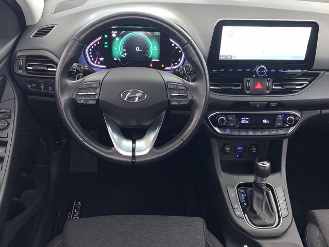 Hyundai i30 2023 г. Белый, пробег 58800 км