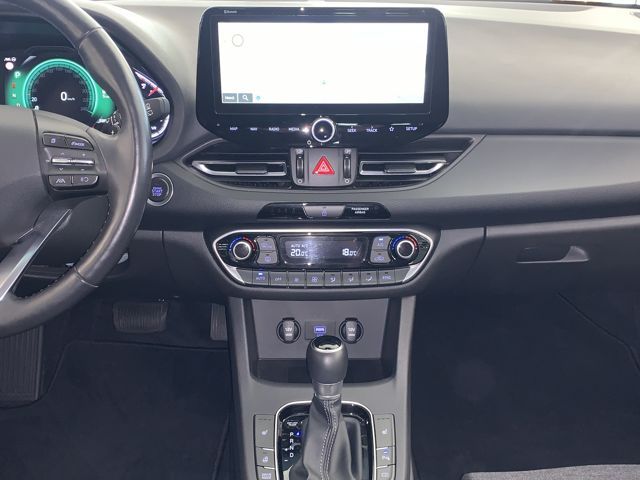 Hyundai i30 2023 г. Белый, пробег 58800 км