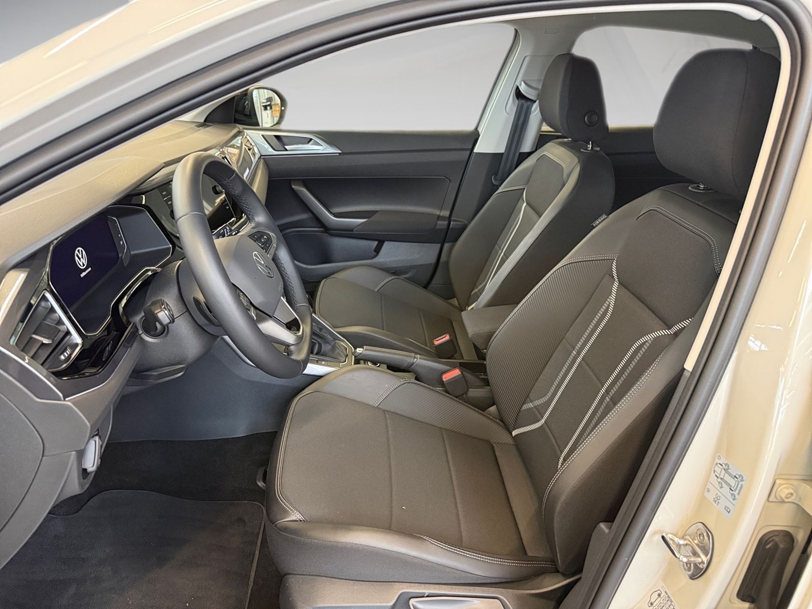 Volkswagen Taigo 2022 г. Серый, пробег 31342 км
