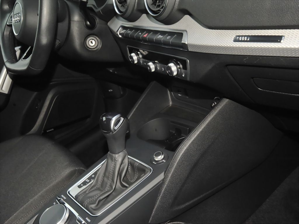 Audi Q2 2023 г. Белый, пробег 51900 км
