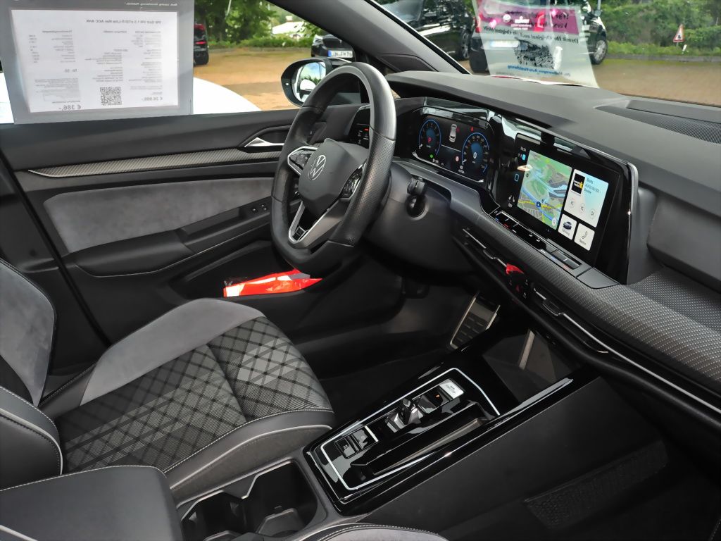 Volkswagen Golf 2024 г. Серый, пробег 41800 км