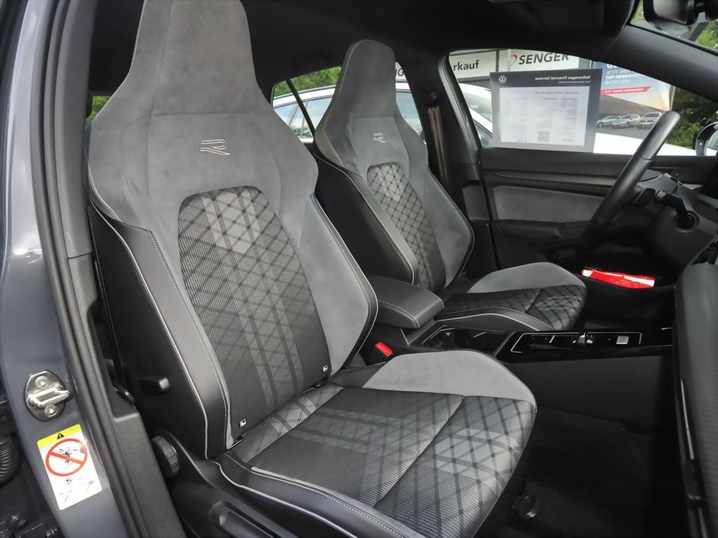 Volkswagen Golf 2024 г. Серый, пробег 41800 км