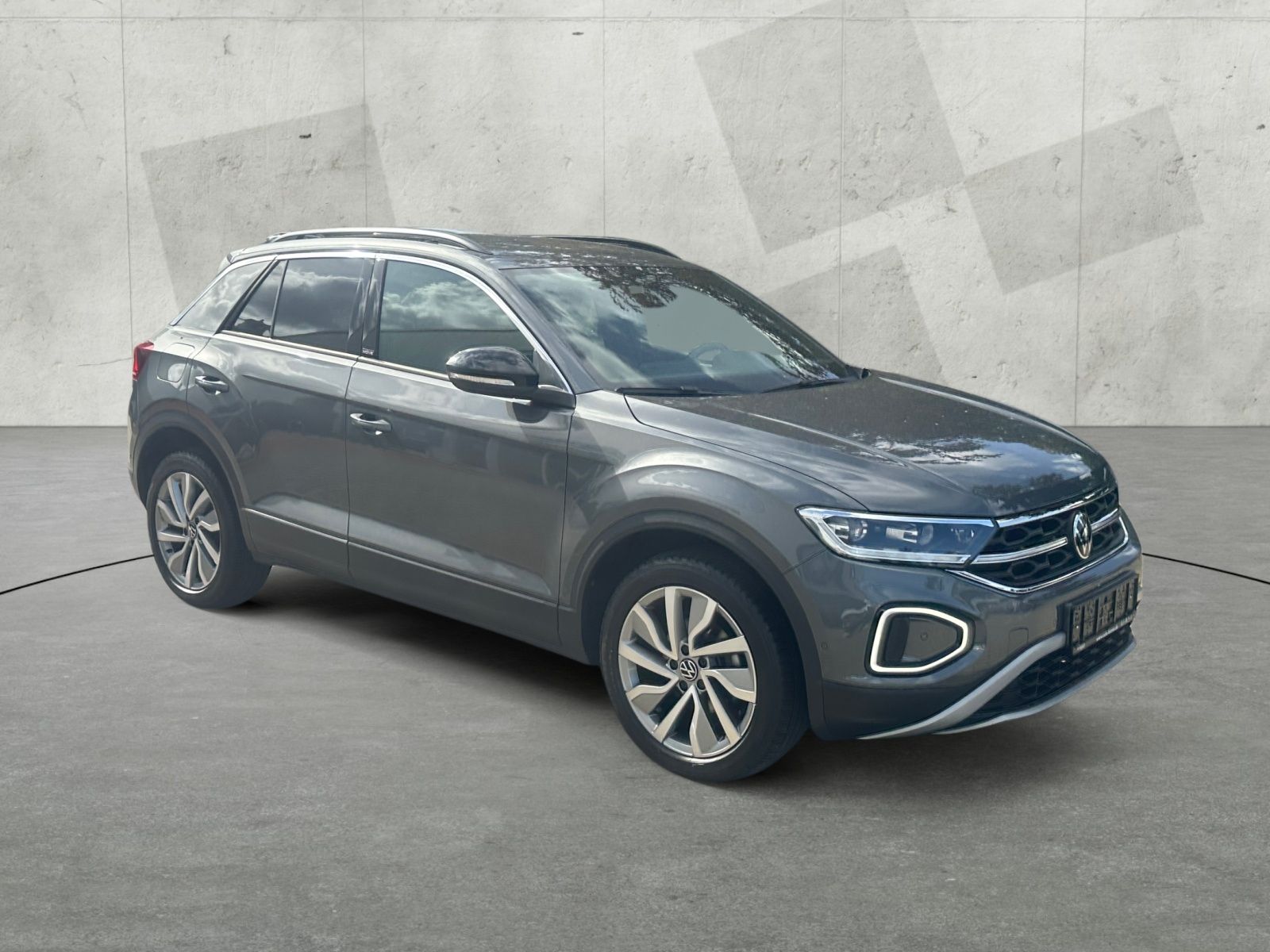 Volkswagen T-Roc 2023 г. Серый, пробег 38531 км