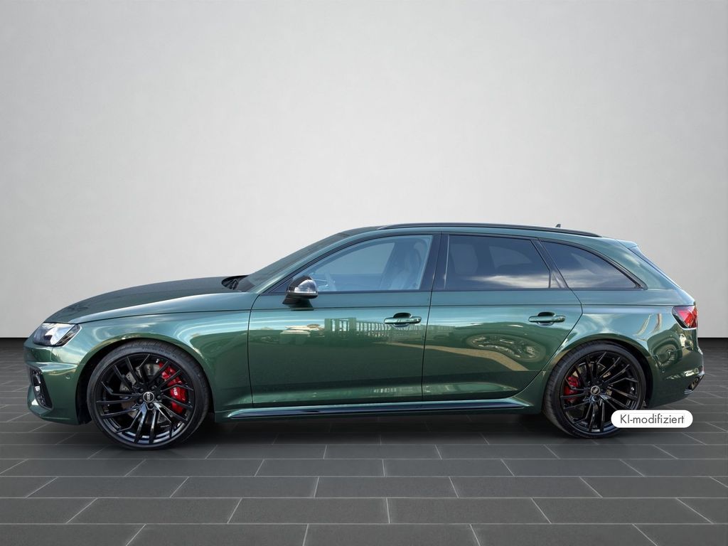 Audi RS4 2025 г. Зелёный, пробег 47200 км