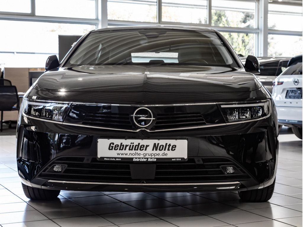 Opel Astra 2023 г. Чёрный, пробег 40939 км