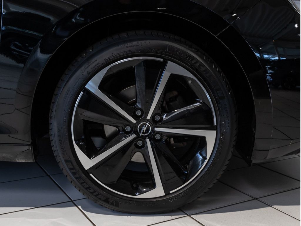 Opel Astra 2023 г. Чёрный, пробег 40939 км