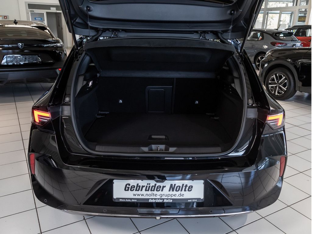 Opel Astra 2023 г. Чёрный, пробег 40939 км