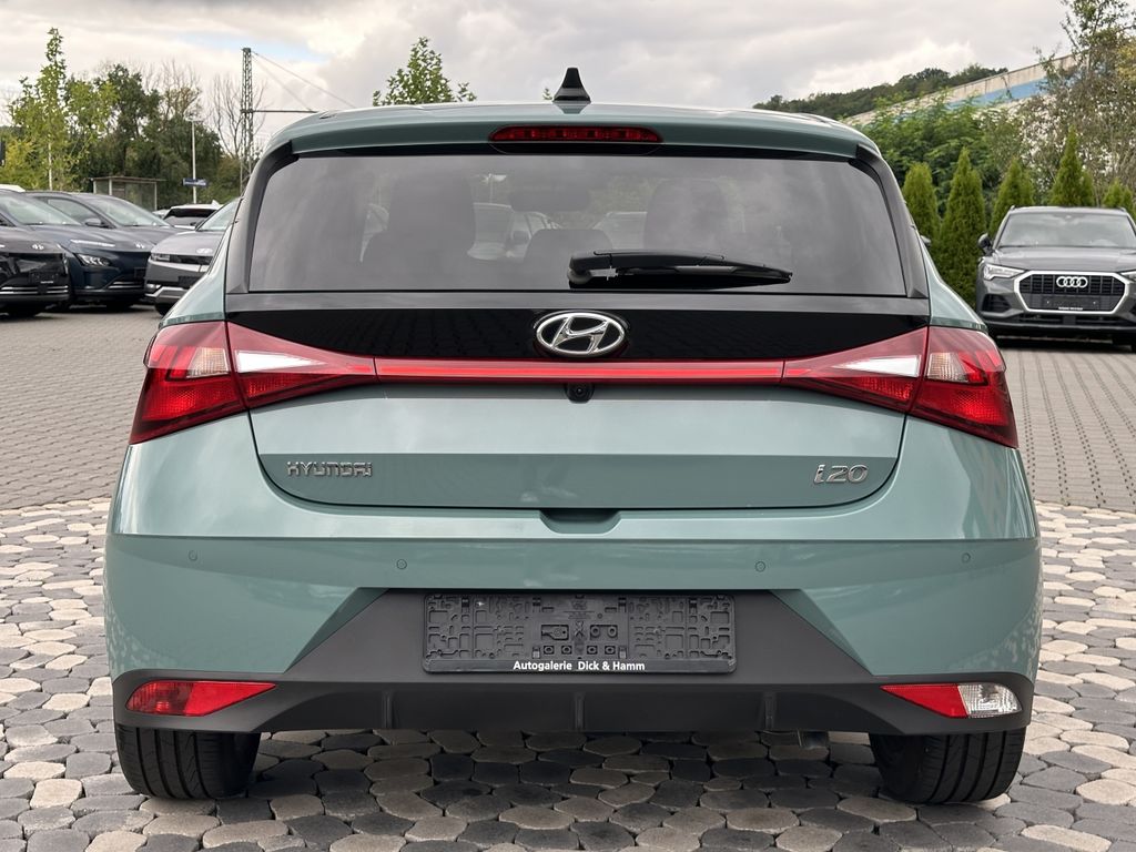 Hyundai i20 2022 г. Зелёный, пробег 54829 км