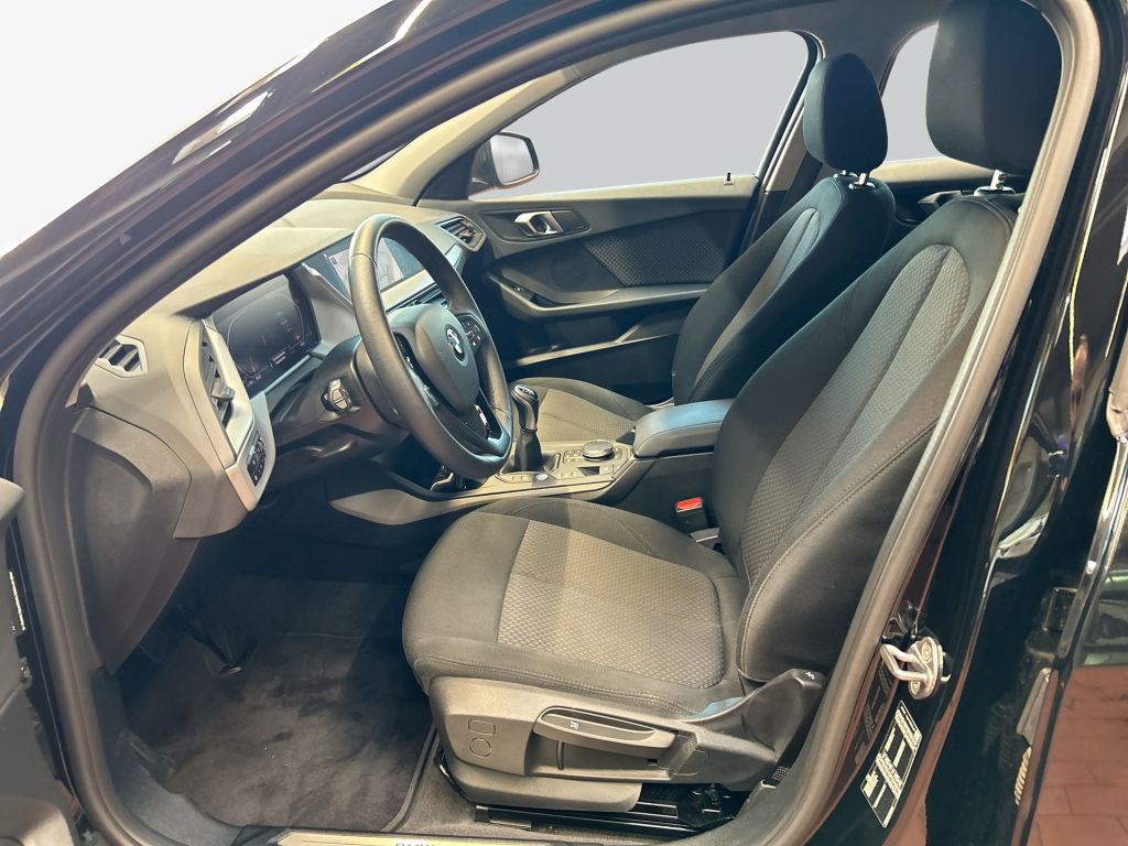 BMW 118 2023 г. Чёрный, пробег 57019 км