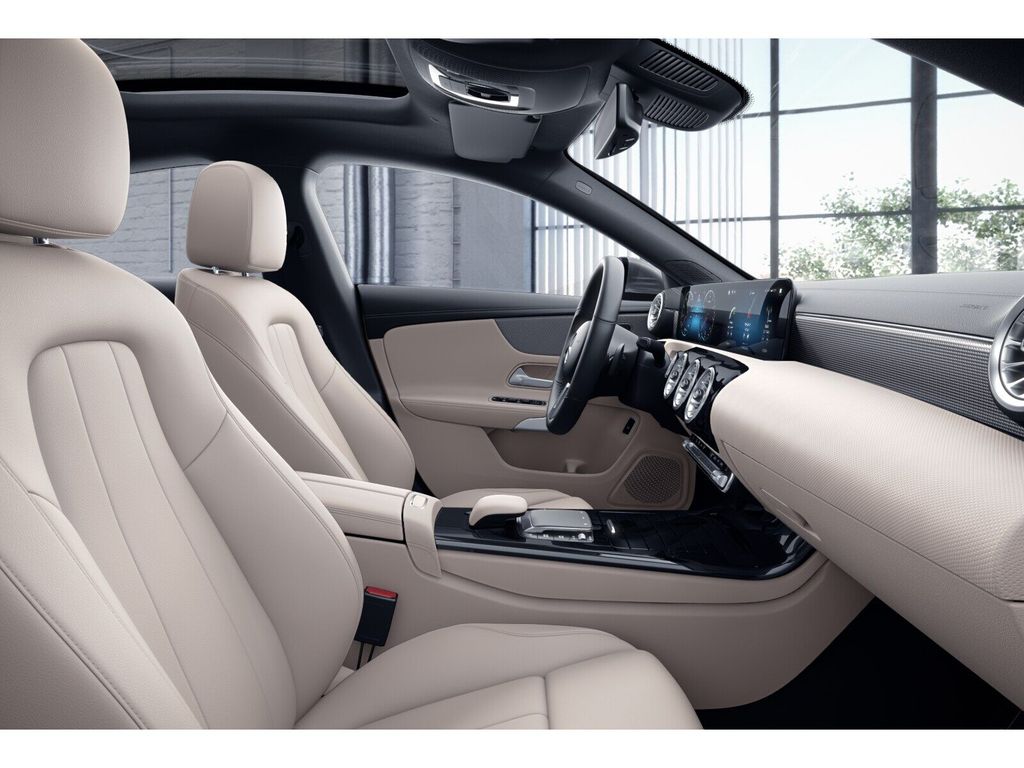 Mercedes-Benz CLA 200 2023 г. Серый, пробег 30931 км