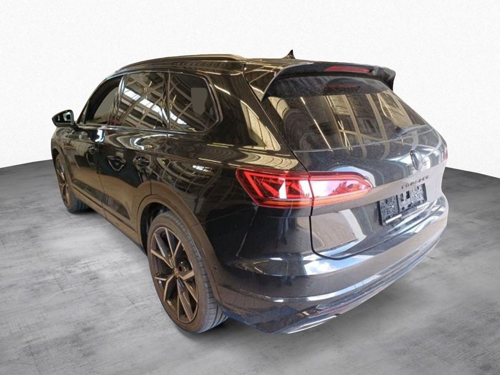 Volkswagen Touareg 2023 г. Чёрный, пробег 21800 км