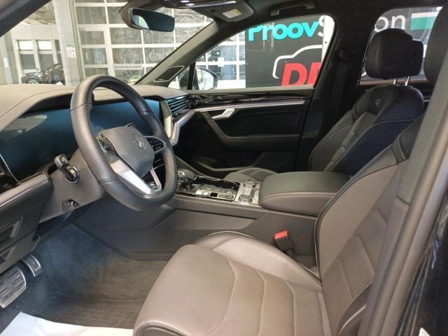Volkswagen Touareg 2023 г. Чёрный, пробег 21800 км