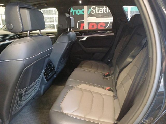 Volkswagen Touareg 2023 г. Чёрный, пробег 21800 км