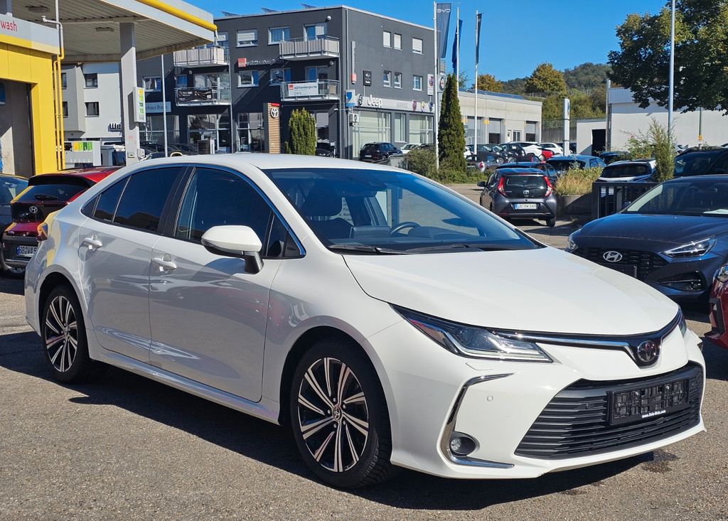 Toyota Corolla 2023 г. Белый, пробег 59479 км