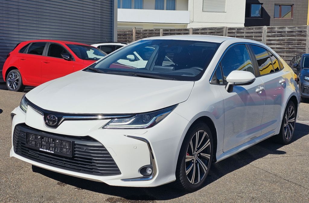 Toyota Corolla 2023 г. Белый, пробег 59479 км