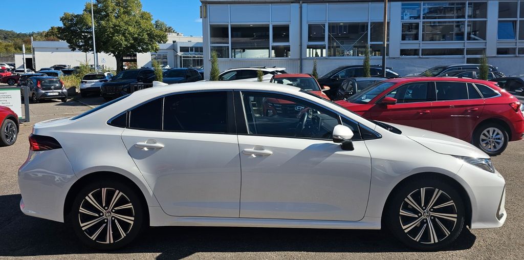 Toyota Corolla 2023 г. Белый, пробег 59479 км