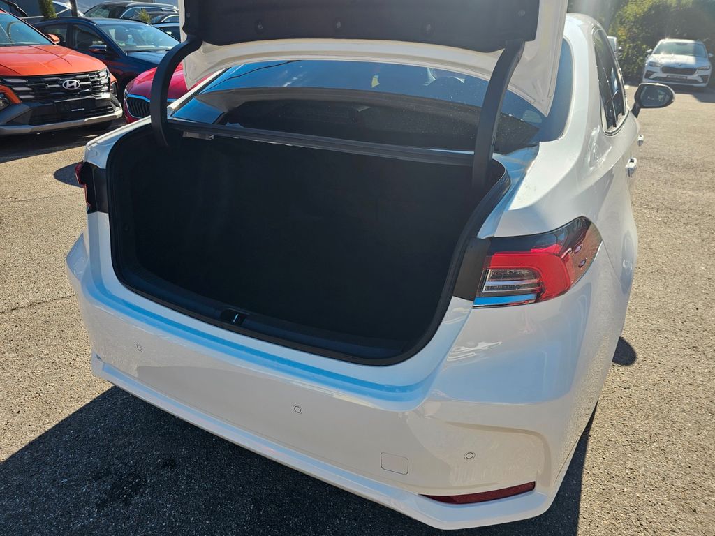 Toyota Corolla 2023 г. Белый, пробег 59479 км