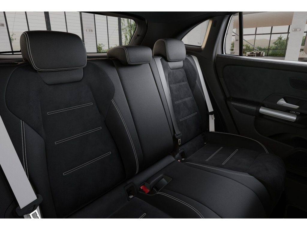 Mercedes-Benz GLA 200 2025 г. Серый, пробег 8847 км