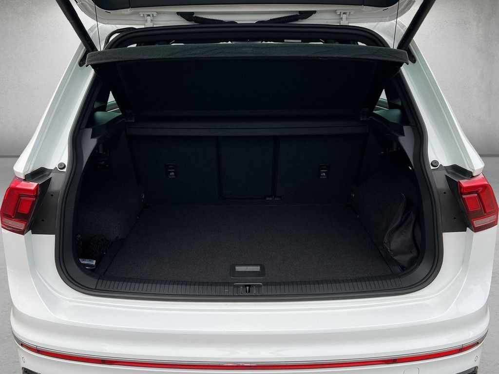 Volkswagen Tiguan 2023 г. Белый, пробег 37777 км