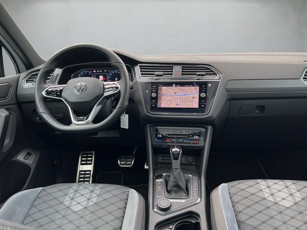 Volkswagen Tiguan 2023 г. Белый, пробег 37777 км