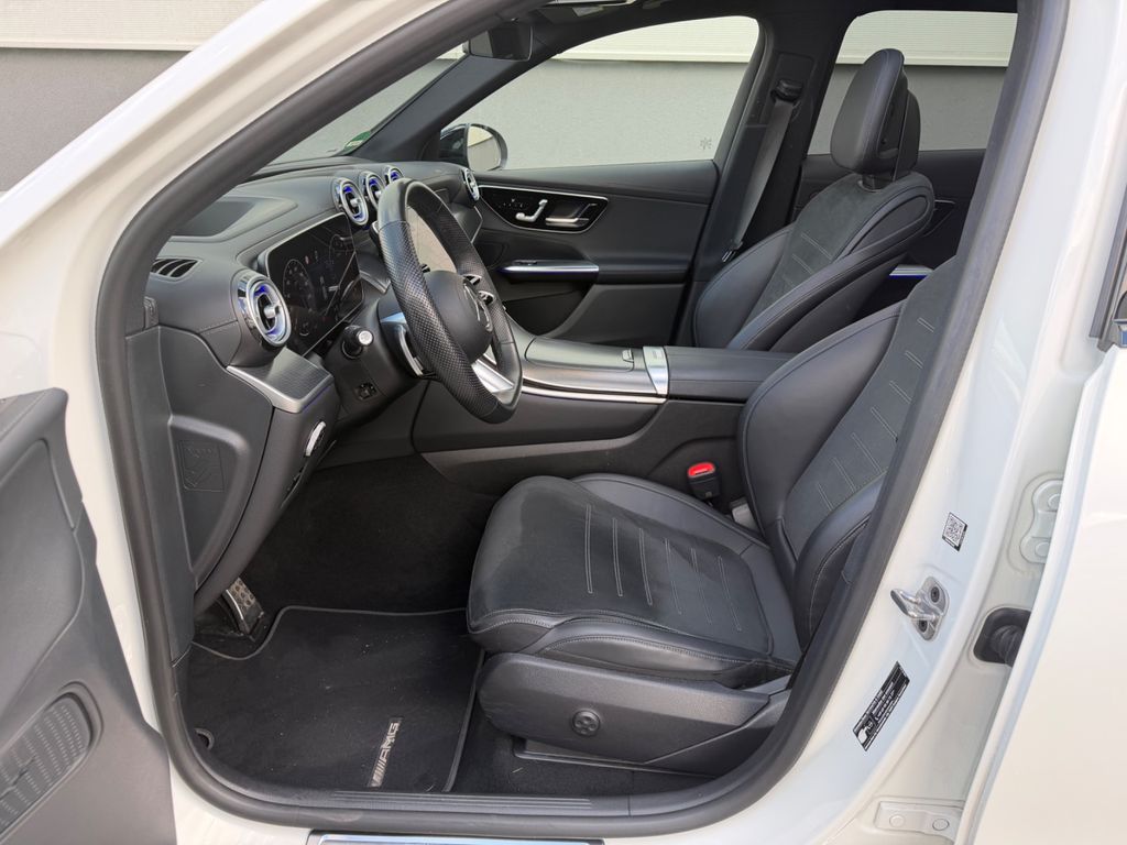 Mercedes-Benz GLC 300 2023 г. Белый, пробег 46000 км