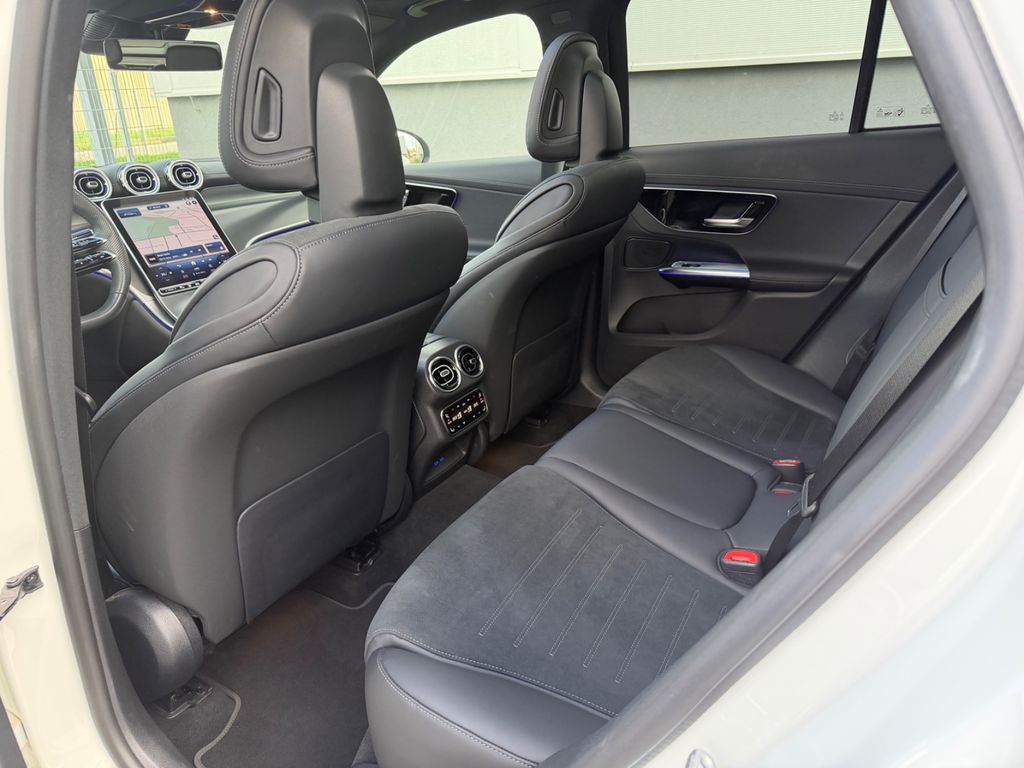 Mercedes-Benz GLC 300 2023 г. Белый, пробег 46000 км