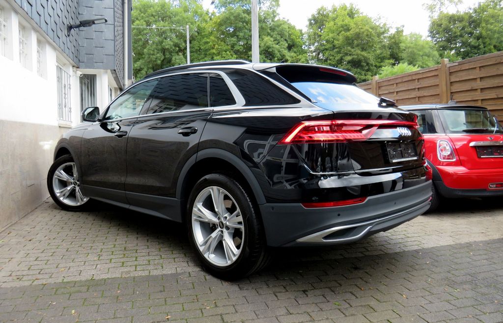 Audi Q8 2023 г. Чёрный, пробег 45032 км