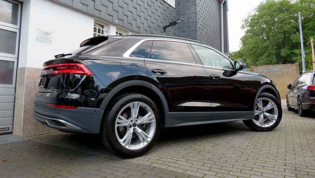 Audi Q8 2023 г. Чёрный, пробег 45032 км