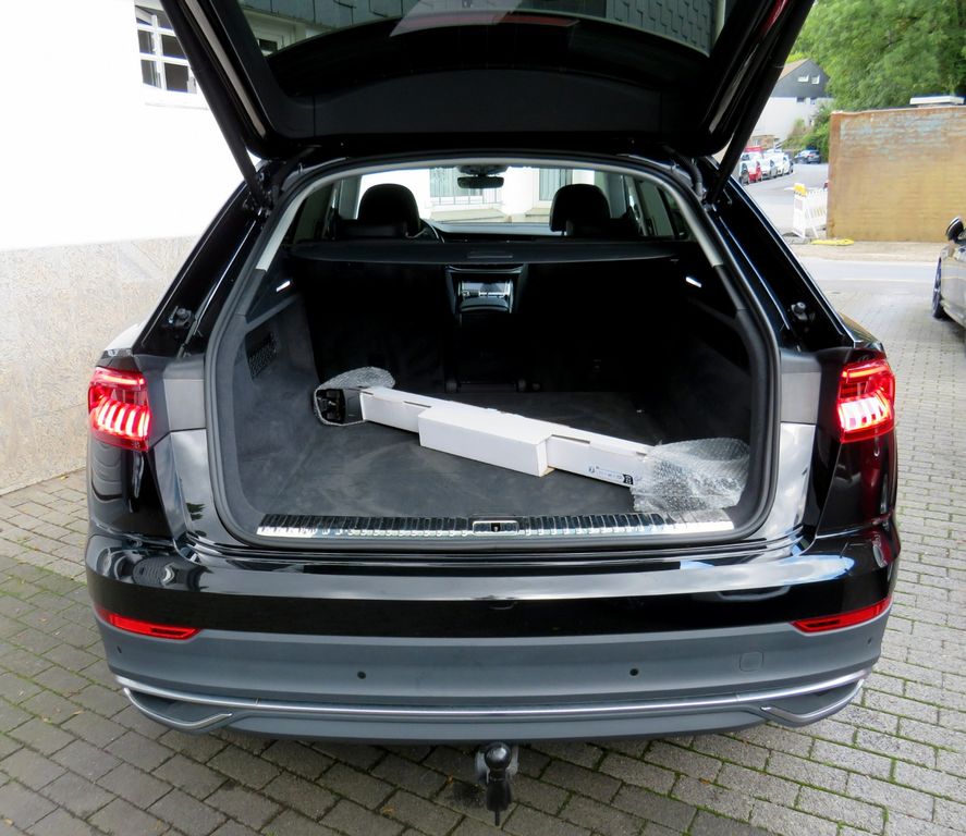 Audi Q8 2023 г. Чёрный, пробег 45032 км